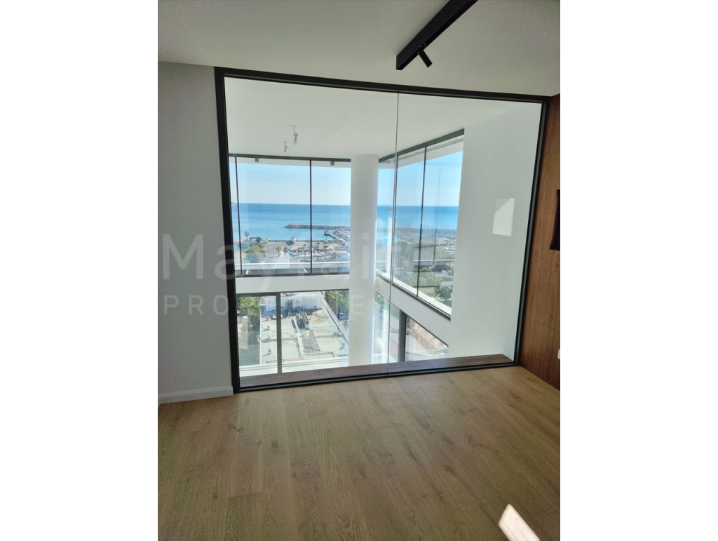 3-Bedroom Ready to Move-in Duplex Top-floor in Town Center