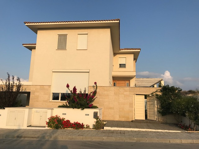 5 Bedrooms Luxurious Detached House in Nicosia