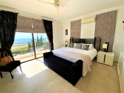 4 Bedroom Beachfront Villa 