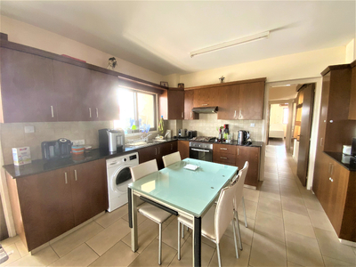 3 Bedroom Top floor Apartment 
