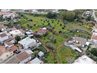 Residential field with an old house in Lythrodontas, Nicosia in Nicosia