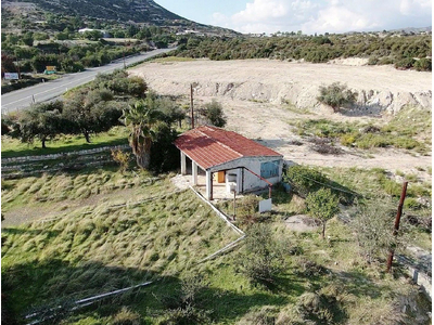 House within a large field in Paramytha, Limassol in Limassol