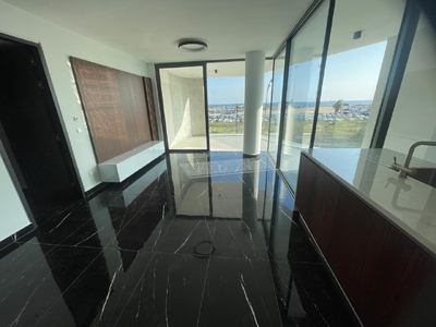 2 Bedroom Whole floor Apartment 