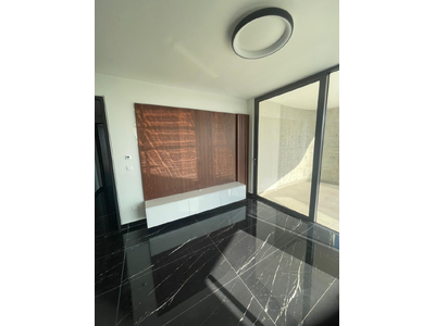 2 Bedroom Whole floor Apartment 