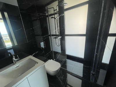 2 Bedroom Whole floor Apartment 