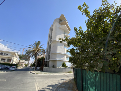 Top - Floor 3 Bedroom Exclusive Penthouse Apartment in Town Centre