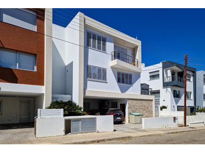 Three-storey house in Egkomi, Nicosia