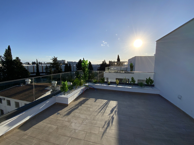 Key Ready 2 Bedroom Penthouse with Roof Garden