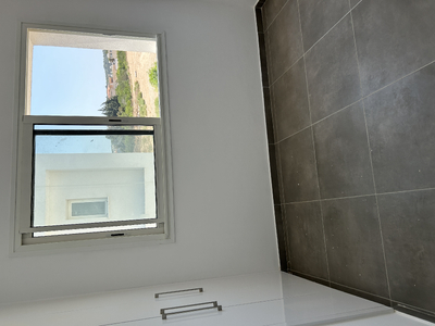 5 Bedroom Detached House 