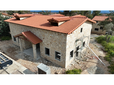 6 Bedroom House for Sale in Souni