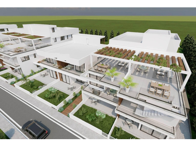 2 Bedroom Ground-floor Apartment with Garden in Livadia For Sale