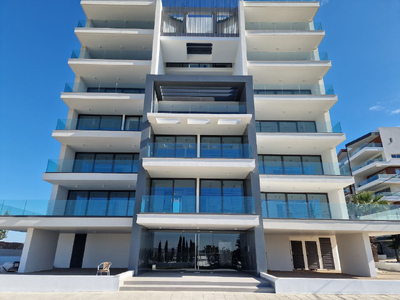 Key Ready 2-Bedroom Sea View Penthouse with a Pool in Makenzie