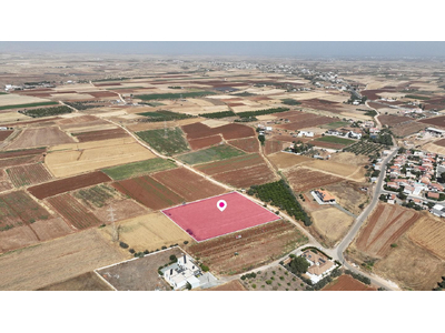 Residential field in Peristerona, Nicosia in Nicosia