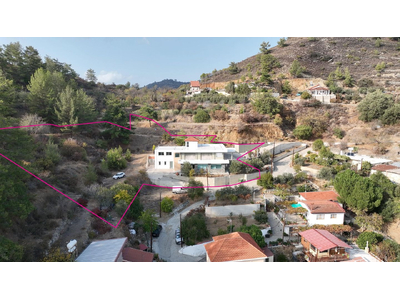 Spacious Two-Storey Home with Basement  Workshop in Zoopigi, Limassol in Limassol