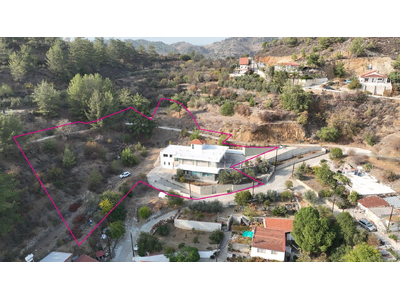 Spacious Two-Storey Home with Basement  Workshop in Zoopigi, Limassol