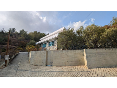 Spacious Two-Storey Home with Basement  Workshop in Zoopigi, Limassol