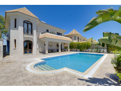 5 Bedroom Beachfront Villa for Rent in Protaras