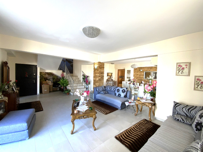 4 bedroom top floor duplex apartment 