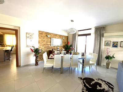 4 bedroom top floor duplex apartment 