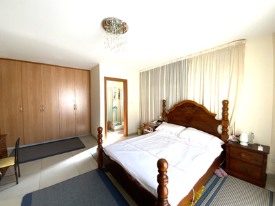 4 bedroom top floor duplex apartment 