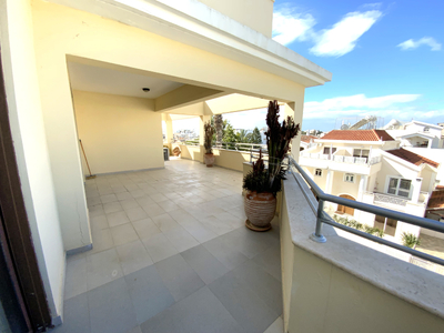 4 bedroom top floor duplex apartment 