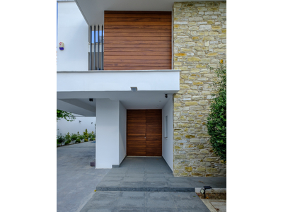 5 plus 1 Bedroom House for Sale