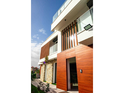 5-bedroom Luxury Villa For Sale 