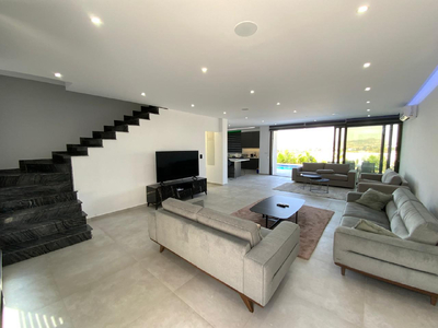 3-bedroom House with Pool for Sale in Pyla
