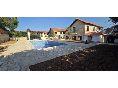 4 Bedroom House with Swimming Pool for Sale in Souni in Limassol