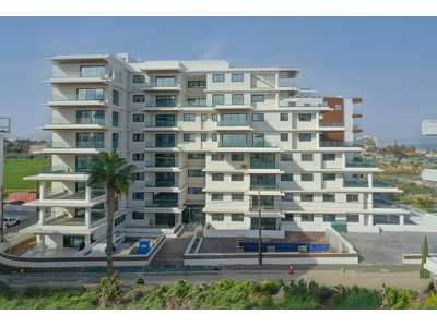 3 Bedroom Ground Floor Apartment near Mackenzie Beach
