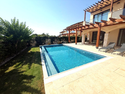 3-bedroom Superior Villa with Pool in Kouklia for Sale