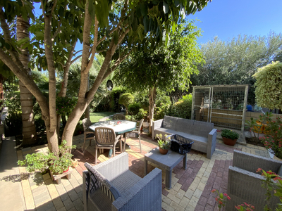 4 Bedroom Detached House for Sale in Livadia