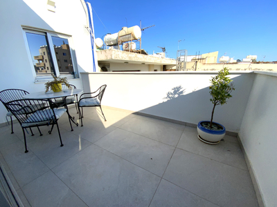 3 Bedroom Top Floor Apartment for Sale in Town Center