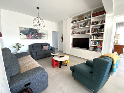 3 Bedroom Top Floor Apartment for Sale in Town Center in Larnaca
