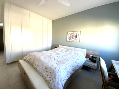 3 Bedroom Top Floor Apartment for Sale in Town Center