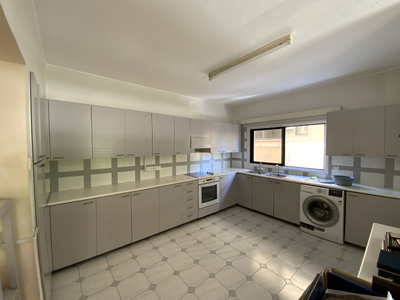 3-bedroom Apartment for Sale in Town Centre