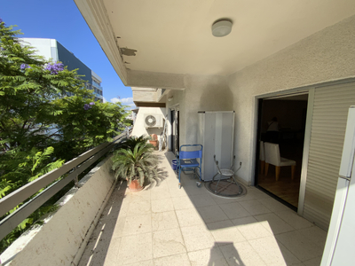 3-bedroom Apartment for Sale in Town Centre
