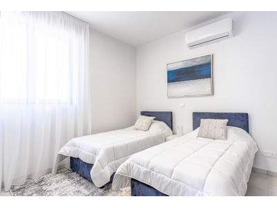 2-bedroom Apartment in Town Centre for Rent