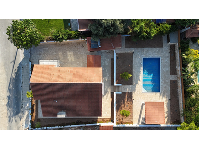 4 Bedroom House with Swimming Pool for Sale in Souni