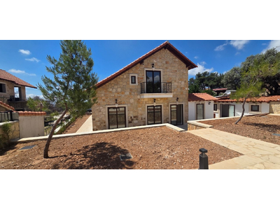 4 Bedroom House with Swimming Pool for Rent in Souni